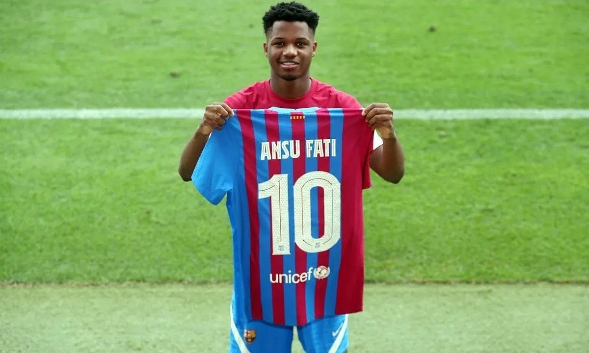 Ansu Fati là chủ nhân mới của chiếc áo số 10 huyền thoại của Barca
