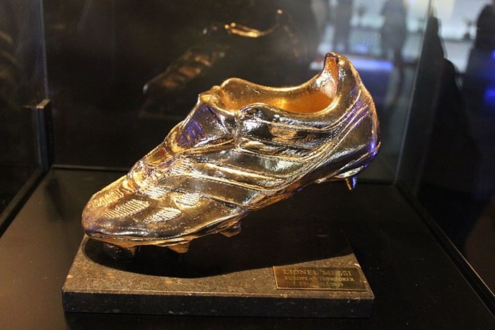 Lewandowski giành được danh hiệu Chiếc giày vàng châu Âu