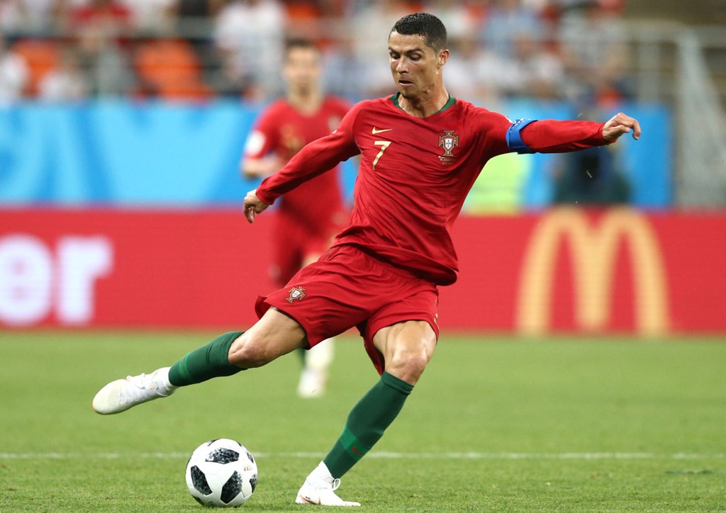 Cristiano Ronaldo ẵm danh hiệu Vua phá lưới Euro 2020