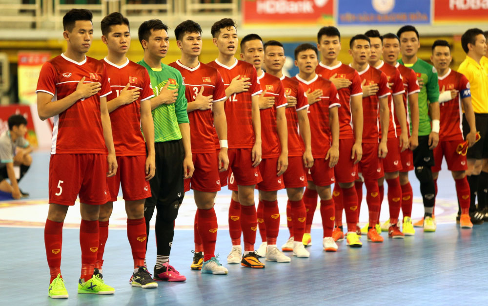 Các cầu thủ Futsal Việt Nam được hoan nghênh ra nước ngoài thi đấu
