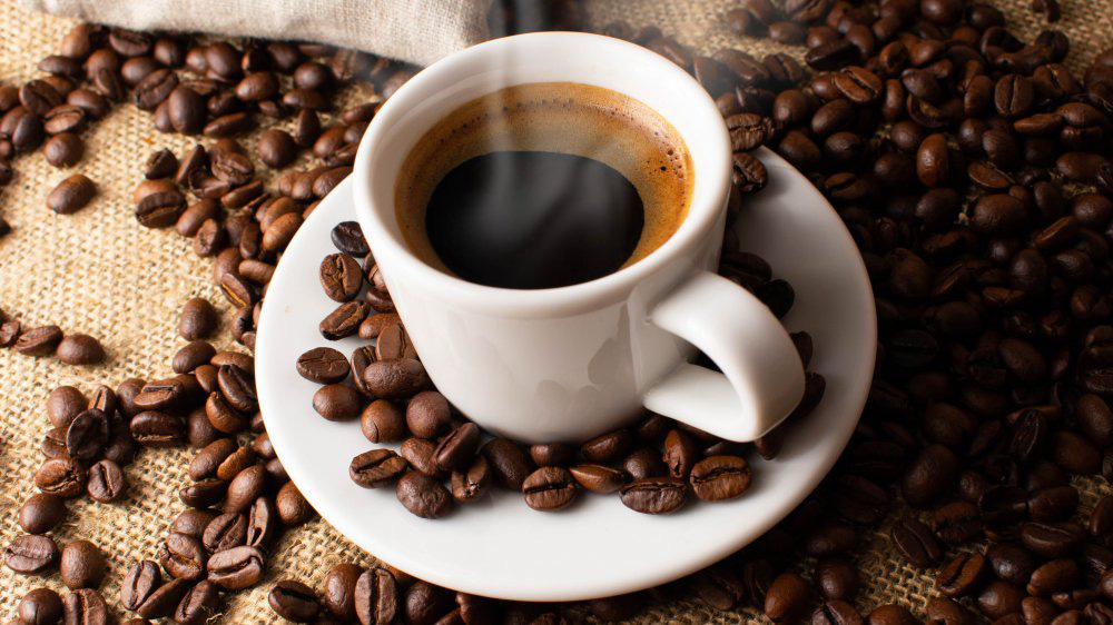 Chất caffeine có trong cà phê có thể làm giảm đau sau chấn thương do luyện tập
