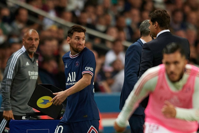 Messi tỏ thái độ khi rời sân, HLV Maurcio Pochettino nói gì?