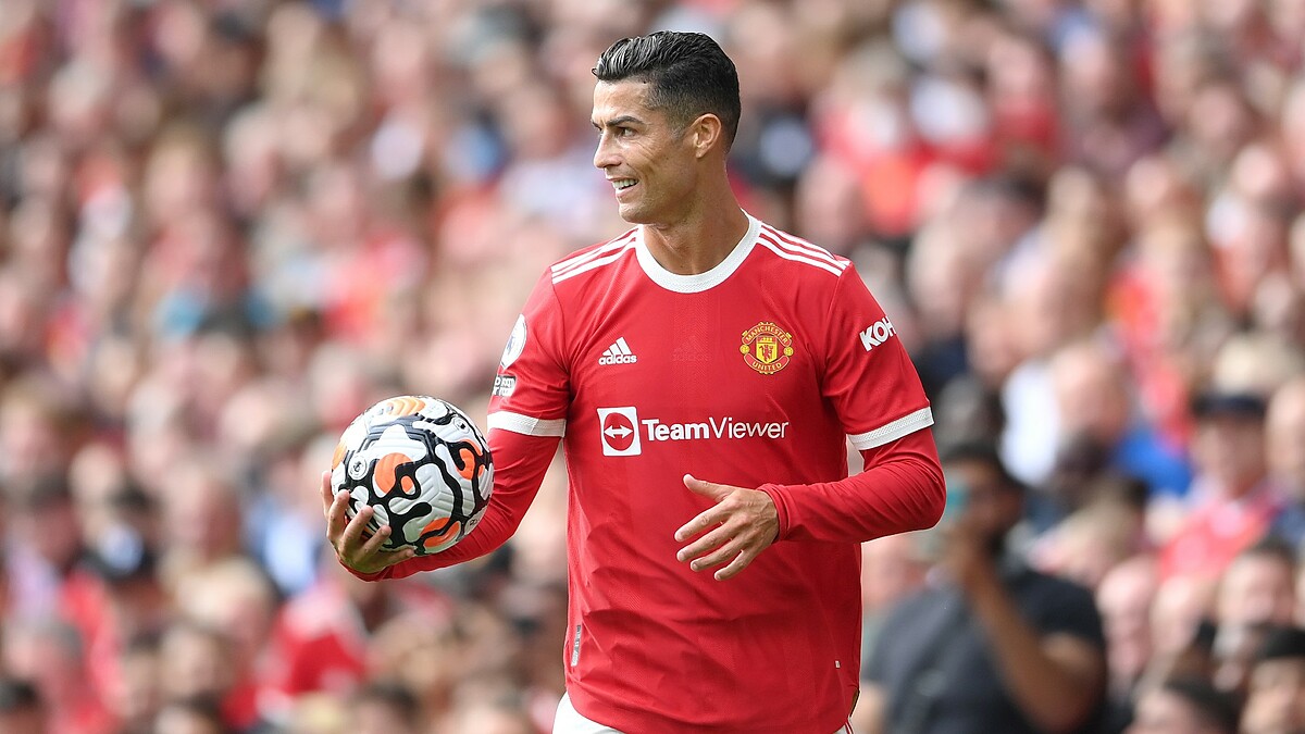 Phong độ ngời ngời của Ronaldo khi sắp bước sang tuổi 37