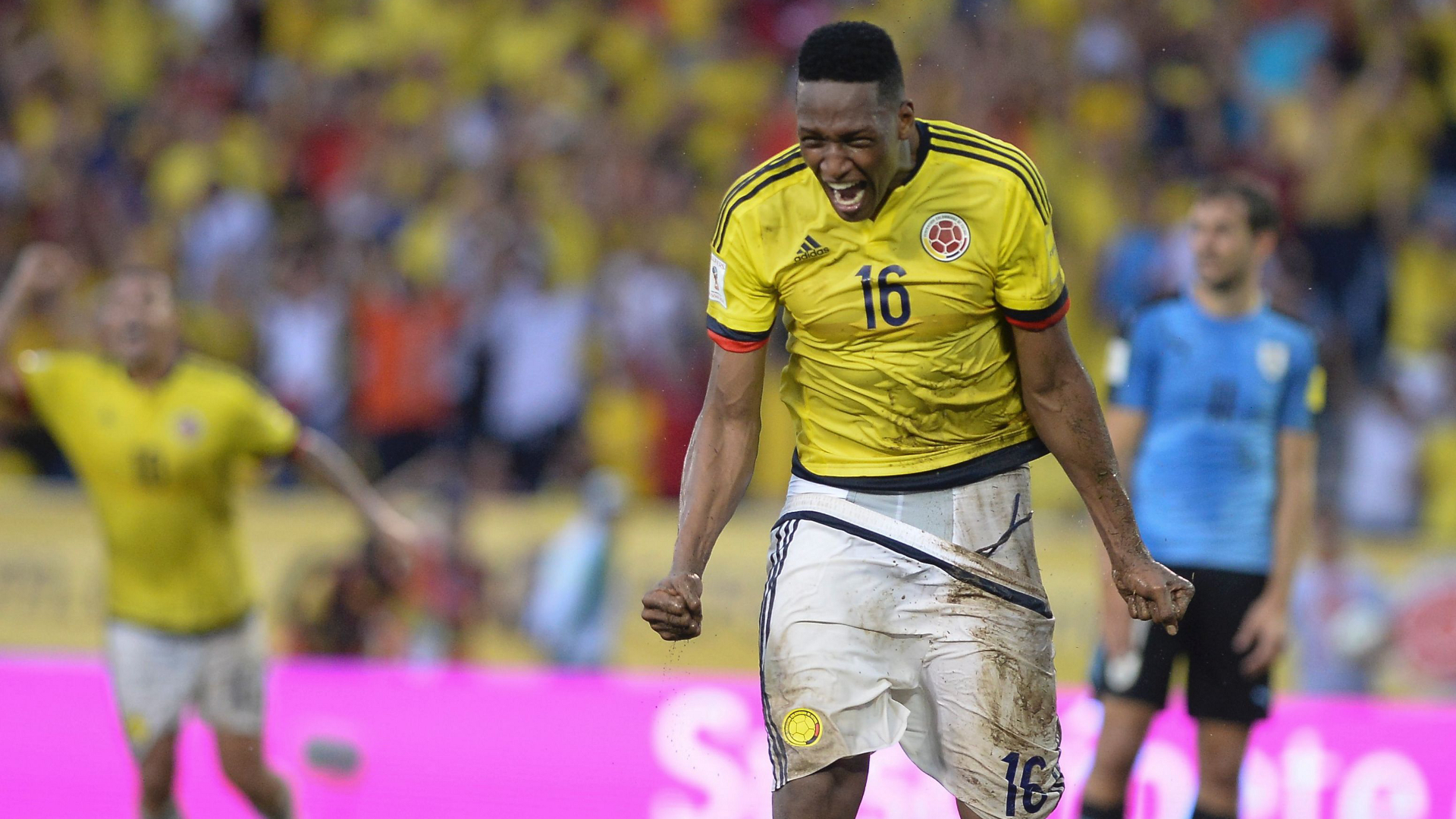 Yerry Mina của ĐT Colombia “cạch mặt” đồng đội cũ khi sút hỏng quả 11m